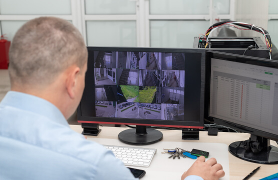 operator-handling-alarm-monitoring-carrollton-businesses-img Operator handling alarm monitoring for Carrollton businesses